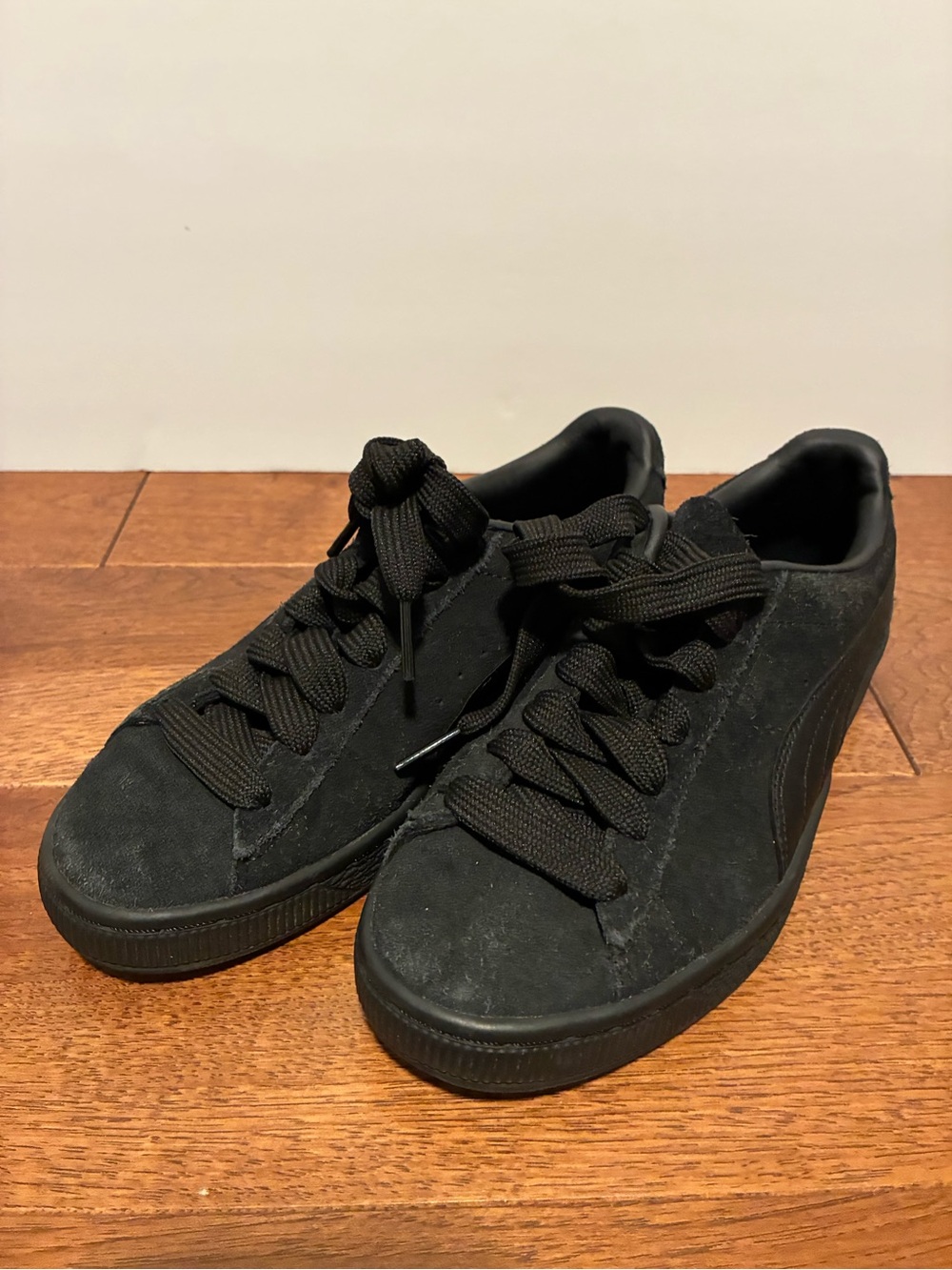 Puma Suede Classic sneakers in a triple black color. Size Juniors 4C /Womens 5.5